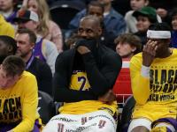 开云体育中国官方网站-詹姆斯的表现引发NBA总决赛热议
